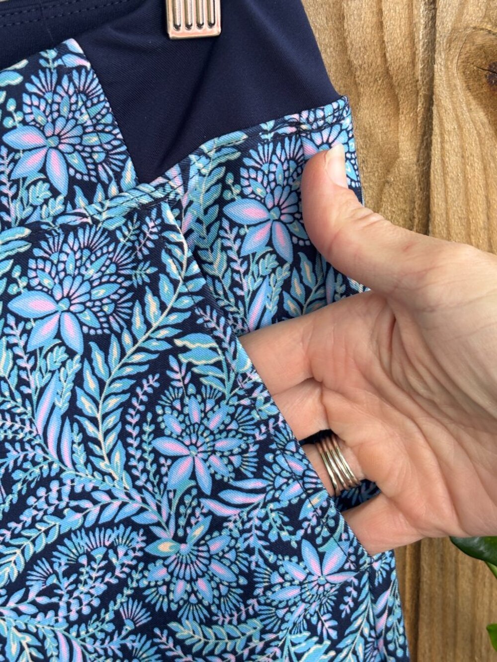 Tommy Bahama Everyday Active Pants Women’s S Multicolored Floral Paisley Stretch - Picture 5 of 12